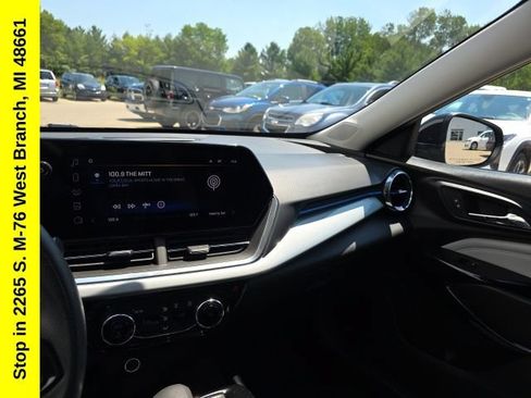 Used 2025 Chevrolet Trax LT FWD image 26