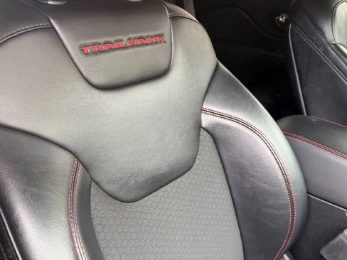 Used 2022 Jeep Cherokee Trailhawk image 22