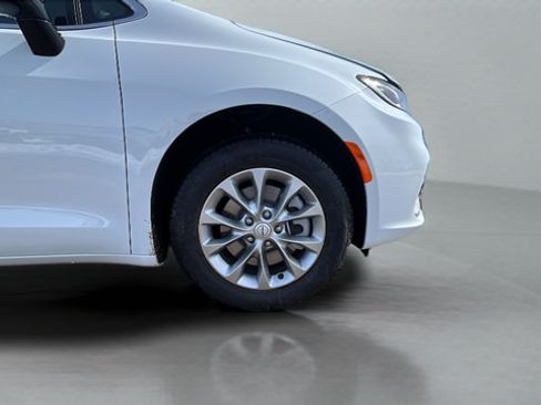 New 2026 Chrysler Pacifica Select AWD/4WD image 29