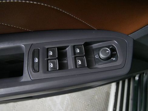 Used 2021 Volkswagen Atlas SEL Premium image 16