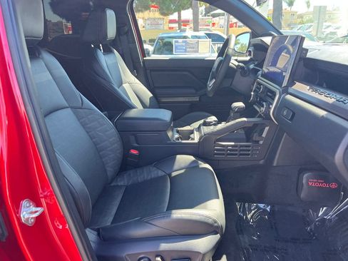 Used 2025 Toyota Tacoma TRD Off-Road w/ TRD Off Road Premium Package AWD/4WD image 47