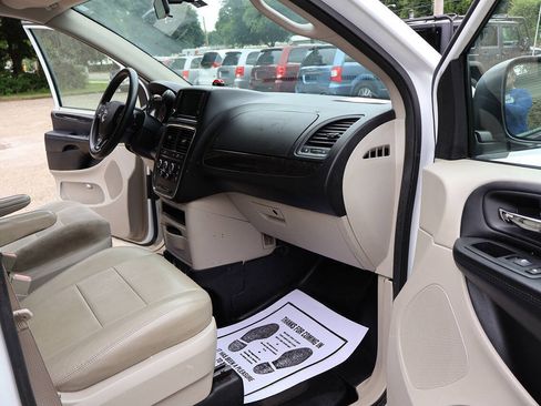 Used 2017 Dodge Grand Caravan SE w/ Power Window Group FWD image 26