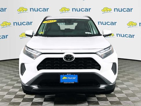 Used 2025 Toyota RAV4 XLE AWD/4WD image 2