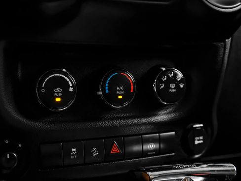 Used 2013 Jeep Wrangler Rubicon w/ Dual Top Group AWD/4WD image 22