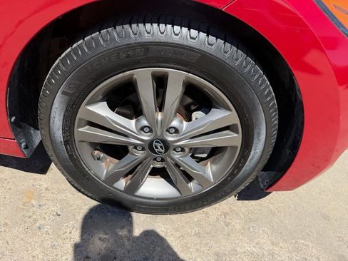 Used 2017 Hyundai Elantra SE image 19