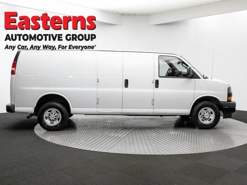 Used 2019 Chevrolet Express 2500 Extended RWD image 4