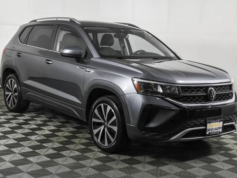 Used 2024 Volkswagen Taos SE FWD image 10