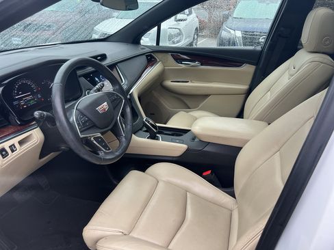 Used 2017 Cadillac XT5 Luxury w/ Driver Awareness Package image 10