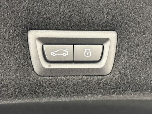 New 2025 BMW 760i xDrive w/ Premium Package image 16