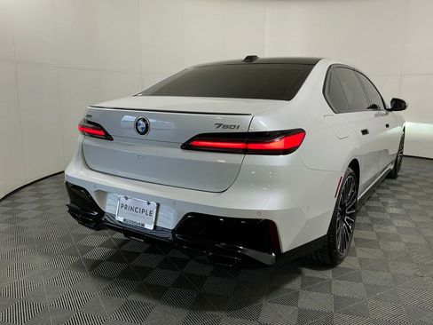 Certified 2025 BMW 760i xDrive w/ Luxury Rear Seating Package AWD/4WD image 5