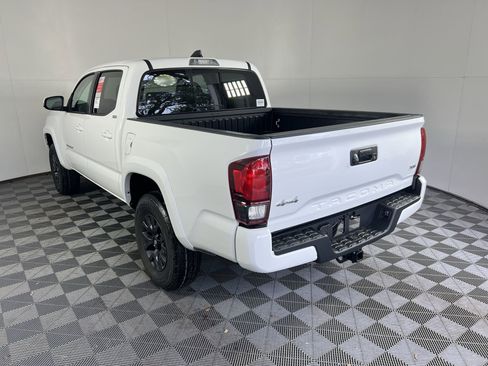 Used 2023 Toyota Tacoma SR5 w/ Technology Package image 9