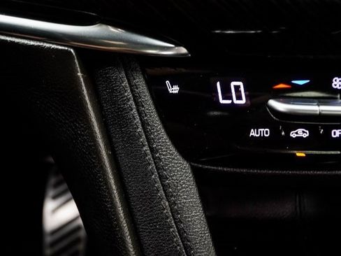 Used 2020 Cadillac XT6 Premium Luxury image 24