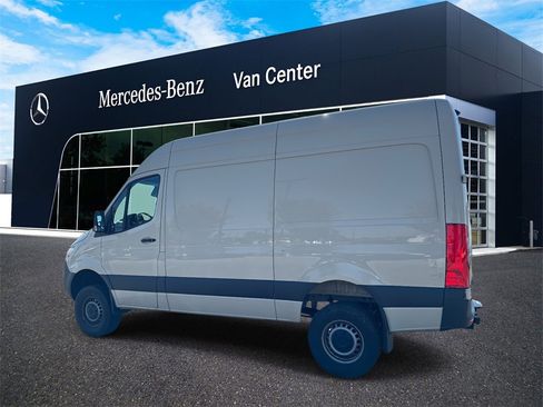 Used 2024 Mercedes-Benz Sprinter 2500 image 5