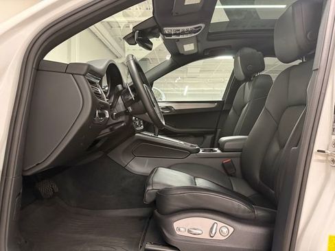 Certified 2026 Porsche Macan AWD/4WD image 5