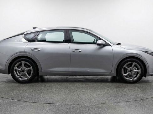 Used 2025 Kia K4 LXS image 11