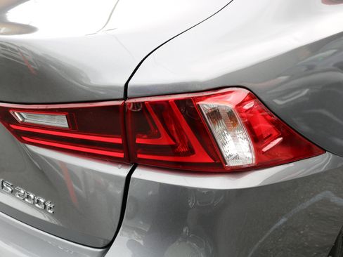 Used 2016 Lexus IS 200t image 10