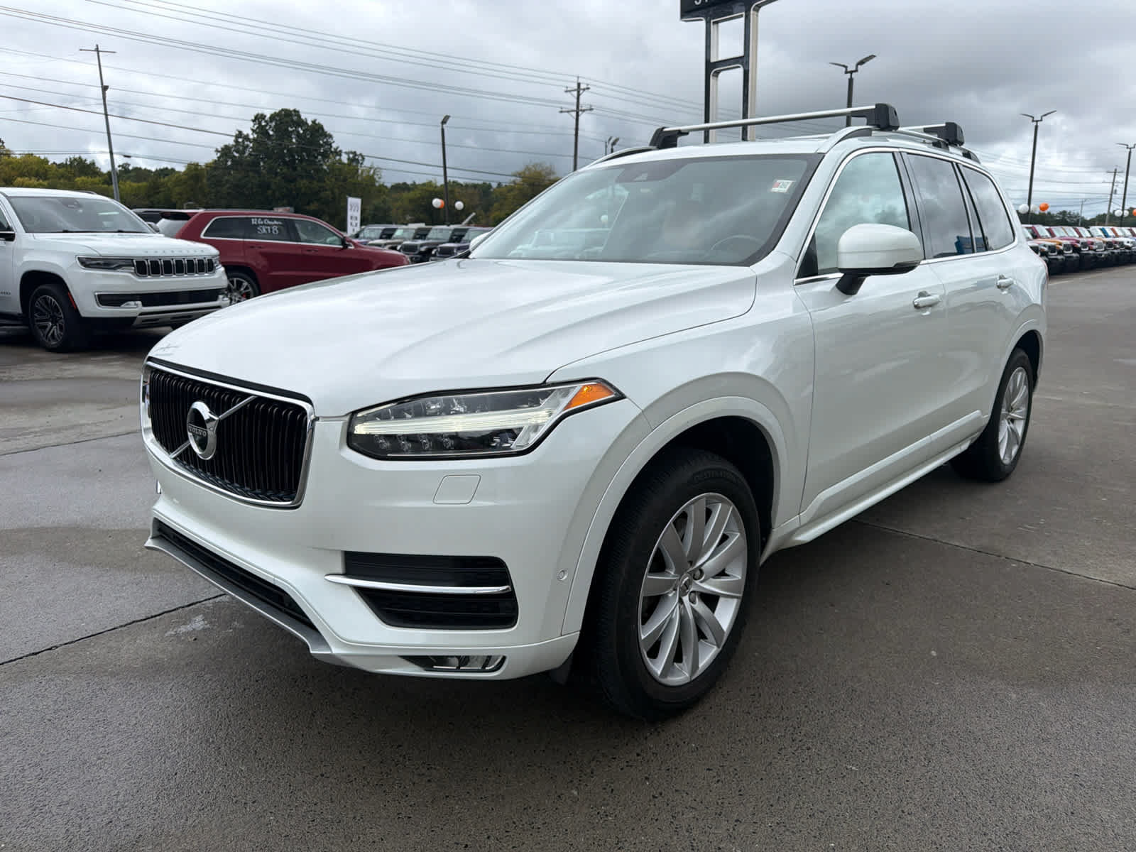 Used 2017 Volvo XC90 T6 Momentum w/ Vision Package AWD/4WD image 4