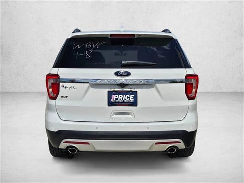 Used 2017 Ford Explorer XLT image 6