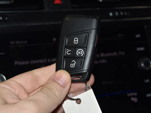 Used 2022 Volkswagen Tiguan SE AWD/4WD image 18