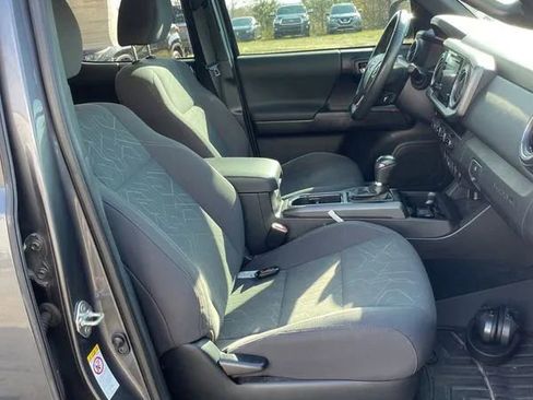 Used 2018 Toyota Tacoma TRD Off-Road image 17