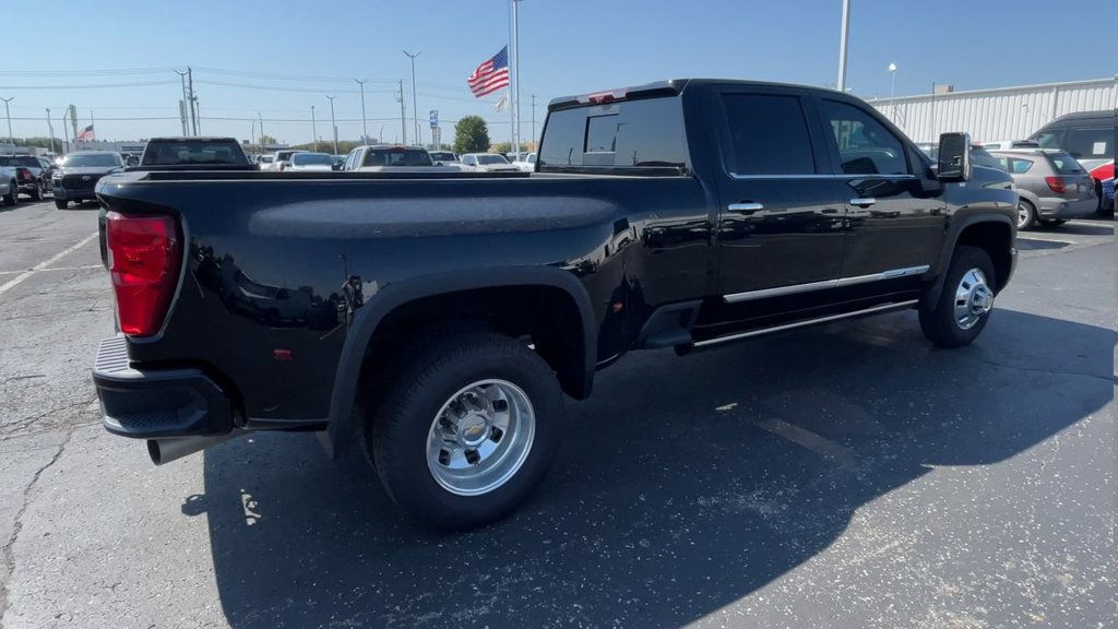 Used 2026 Chevrolet Silverado 3500 High Country w/ Technology Package AWD/4WD image 2