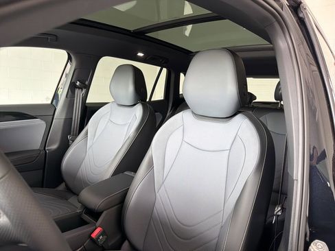 New 2026 Volkswagen Tiguan SE R-Line AWD/4WD image 34