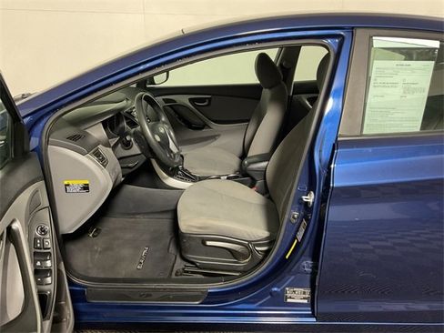 Used 2015 Hyundai Elantra SE image 14