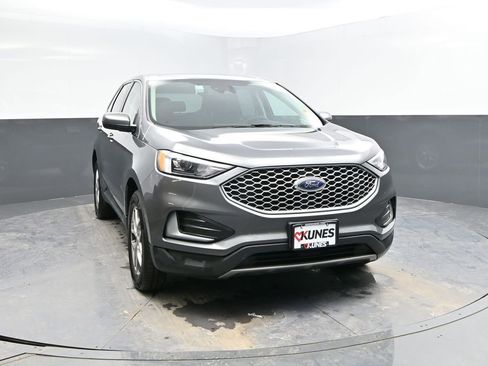 Used 2023 Ford Edge SEL image 3