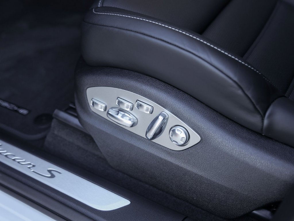 Certified 2026 Porsche Macan S AWD/4WD image 16