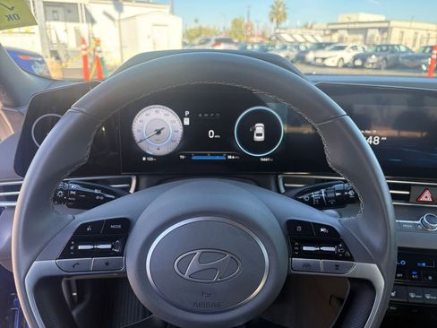 Used 2025 Hyundai Elantra SEL image 28