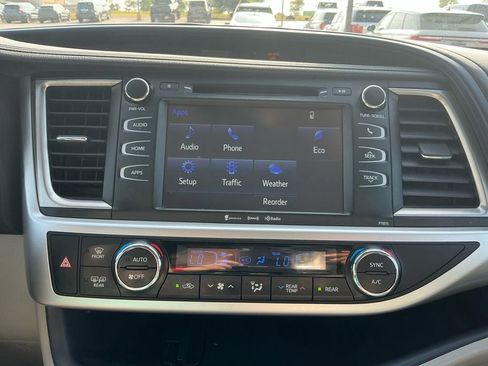 Used 2019 Toyota Highlander Plus FWD image 26