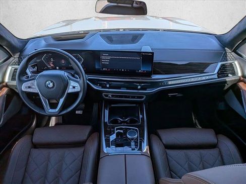 Used 2025 BMW X7 xDrive40i AWD/4WD image 18