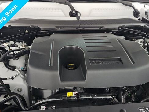 Used 2025 Land Rover Defender 130 X-Dynamic SE image 14