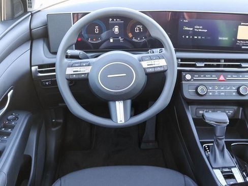 New 2026 Hyundai Tucson SE image 11