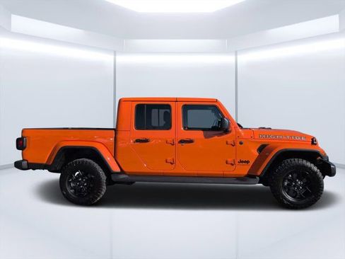 Used 2025 Jeep Gladiator Sport AWD/4WD image 2