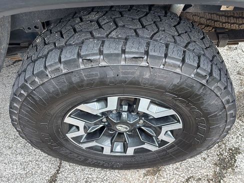 Used 2021 Toyota Tacoma TRD Off-Road AWD/4WD image 10