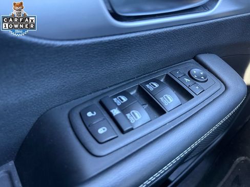 Used 2025 Chrysler Pacifica Limited FWD image 28
