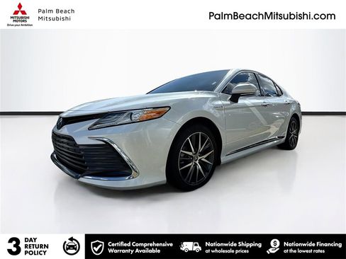 Used 2022 Toyota Camry XLE image 1