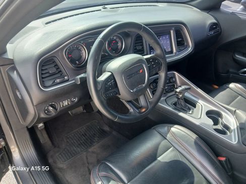 Used 2019 Dodge Challenger SXT RWD image 7