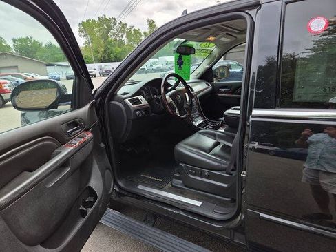 Used 2013 Cadillac Escalade Premium AWD/4WD image 11