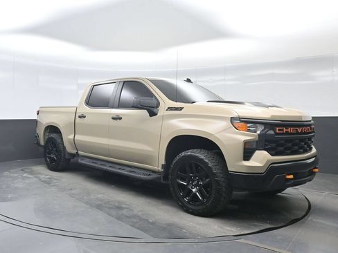 Used 2022 Chevrolet Silverado 1500 Custom Trail Boss w/ LPO, Dark Essentials Package AWD/4WD image 9