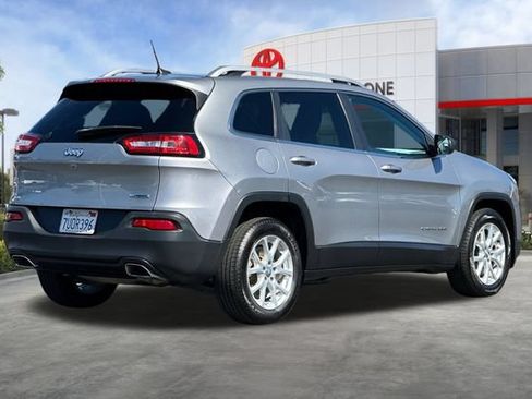 Used 2016 Jeep Cherokee Latitude w/ Comfort/Convenience Group FWD image 4