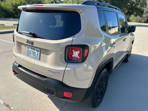 Used 2017 Jeep Renegade Trailhawk AWD/4WD image 6