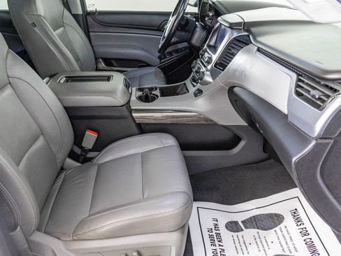 Used 2020 Chevrolet Suburban LT image 43