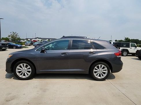 Used 2015 Toyota Venza LE FWD image 2