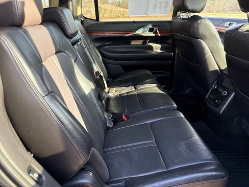 Used 2019 Lincoln MKT AWD image 28