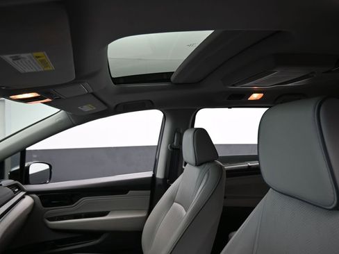 Used 2021 Honda Odyssey Elite image 11