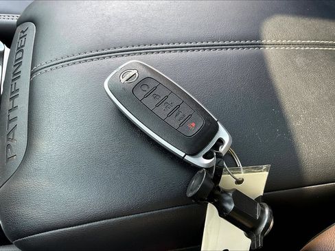 Used 2024 Nissan Pathfinder Platinum AWD/4WD image 34