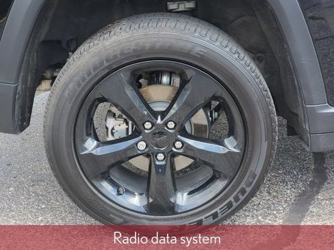 Used 2023 Jeep Grand Cherokee Altitude AWD/4WD image 6