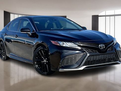 Used 2021 Toyota Camry XSE image 11